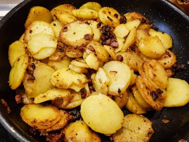 Çiftçiler jambonlu kahvaltı ve kızarmış patates.