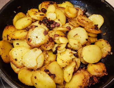 Çiftçiler jambonlu kahvaltı ve kızarmış patates.