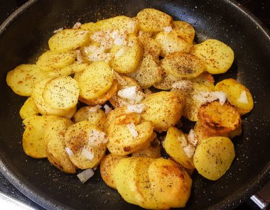 Çiftçiler jambonlu kahvaltı ve kızarmış patates.