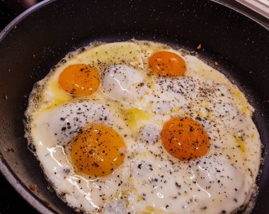 Çiftçiler jambonlu kahvaltı ve kızarmış patates.
