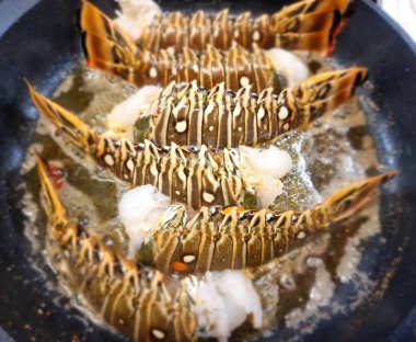 Izgara somon fileto biftek ve kerevit.