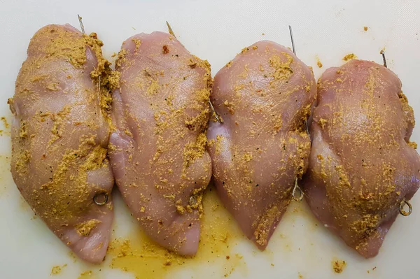 Gebratenes Hühnerbrustfilet Mit Kräutern Und Gewürzen — Stockfoto