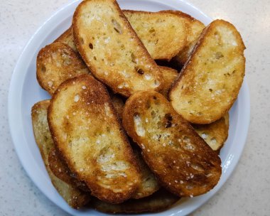 Taze malzemeli ev yapımı ekmek.