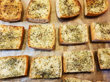 Taze malzemeli ev yapımı ekmek.