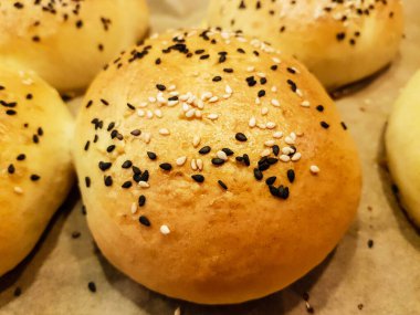 Taze malzemeli ev yapımı ekmek.