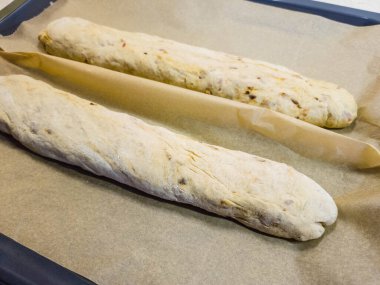 Taze malzemeli ev yapımı ekmek.