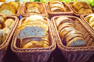Taze malzemeli ev yapımı ekmek.