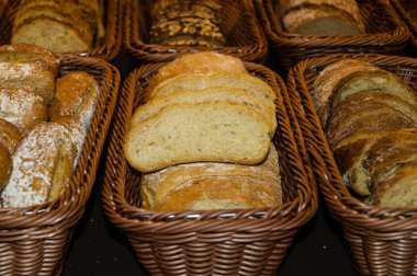 Taze malzemeli ev yapımı ekmek.