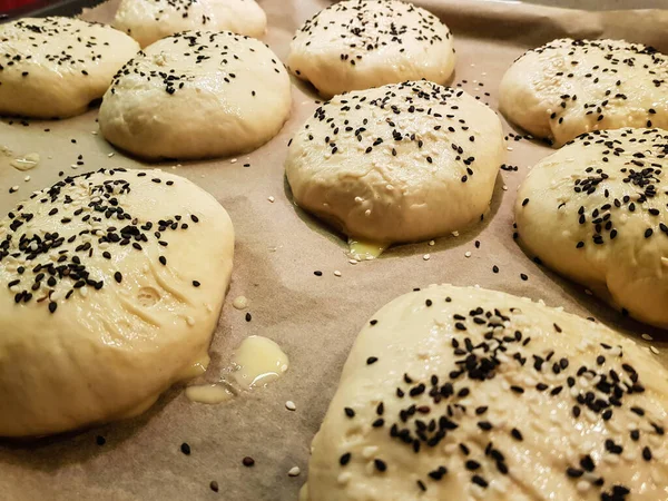 Taze malzemeli ev yapımı ekmek.