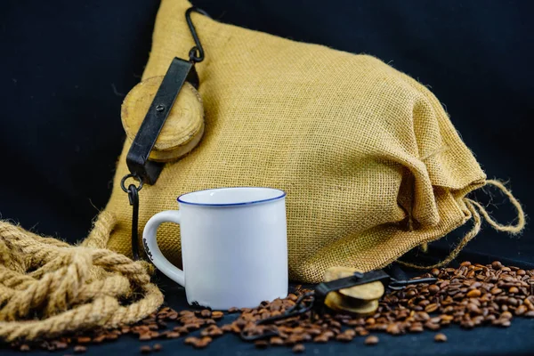Frisch Geröstete Braune Kaffeebohnen — Stockfoto