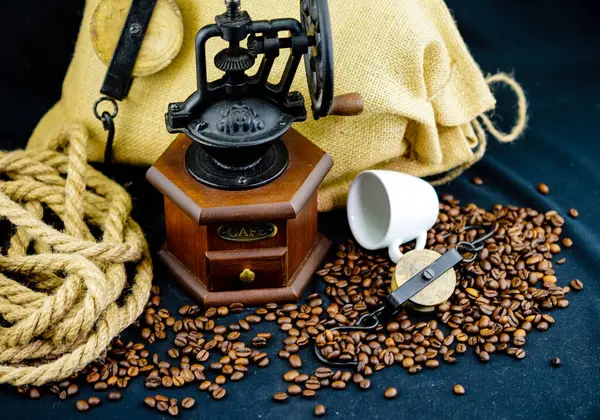 Frisch Geröstete Braune Kaffeebohnen — Stockfoto