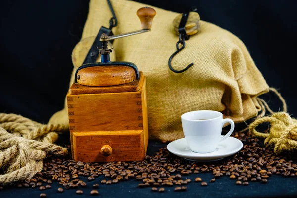 Frisch Geröstete Braune Kaffeebohnen — Stockfoto