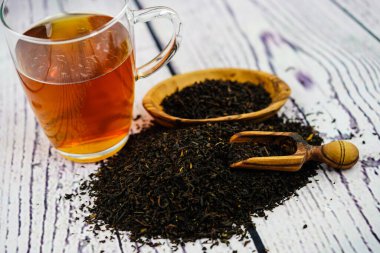 Bir fincan kurutulmuş çay.