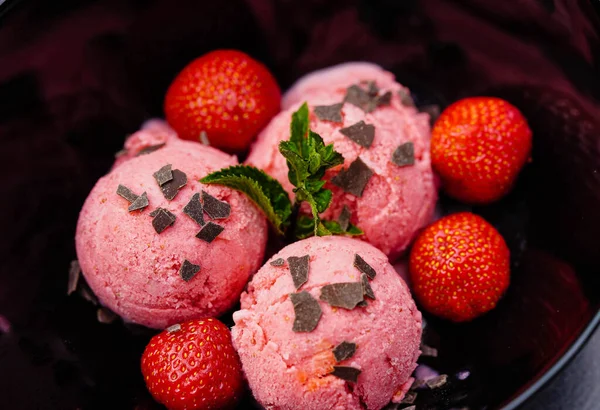 Homemade Strawberry Ice Cream Chocolate — Stock Photo, Image