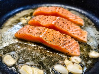 Karidesli somon fileto biftek.