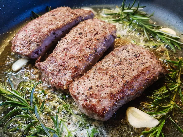 Biberiye, sarımsaklı biftek.