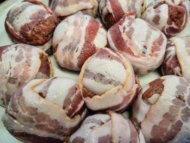 Köfte - ızgara peynir ve pastırma topları