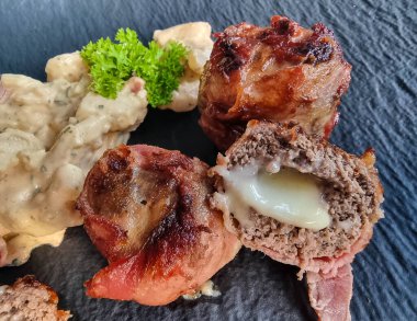 Köfte - ızgara peynir ve pastırma topları