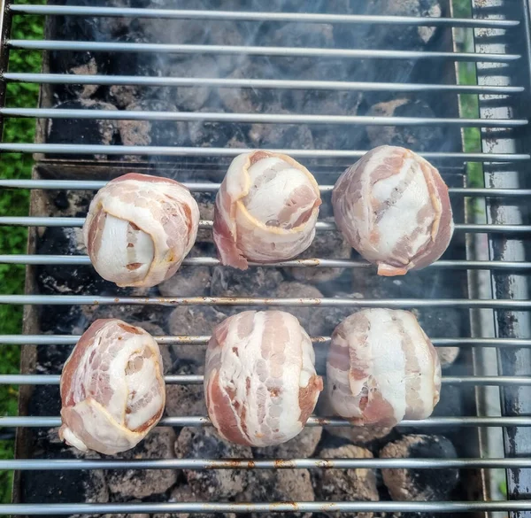 Moinkballs Grillade Bollar Oxost Och Bacon — Stockfoto