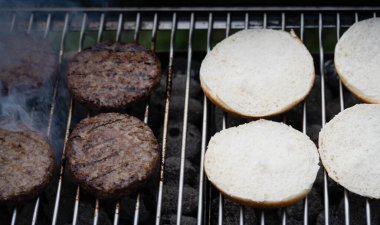 Kömür ızgarasından ızgara et