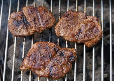 Kömür ızgarasından ızgara et