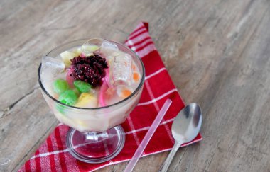 Buzları karıştırın, Endonezya dilinde 