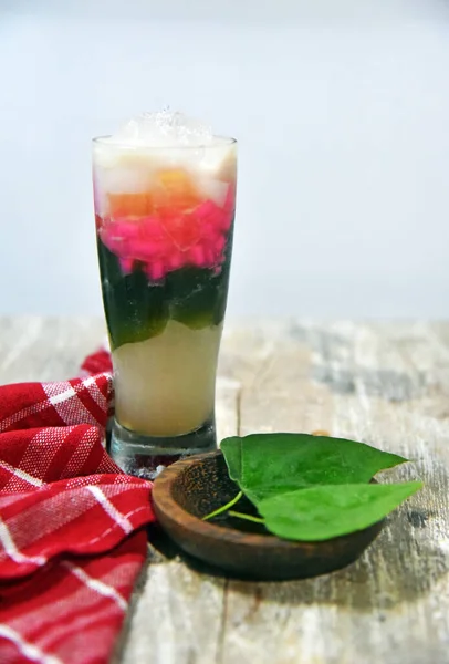 Lokale Balinese Indonesische Dranknamen Daluman Cin Cao Geplaatst Bruine Houten — Stockfoto