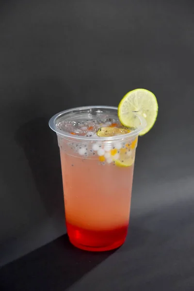 Sweety Soda Mocktail Renk Arkaplanında Izole — Stok fotoğraf