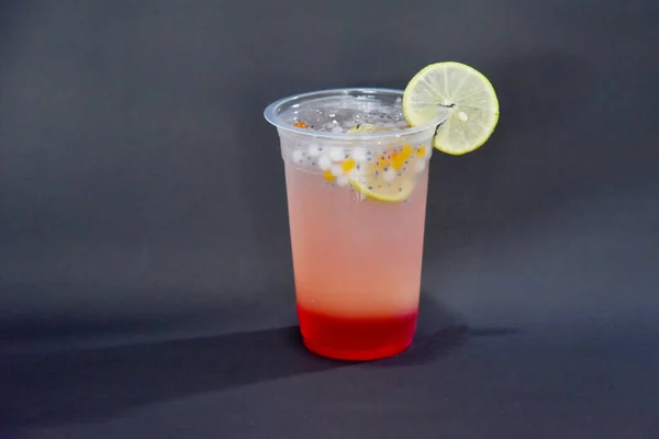 Sweety Soda Mocktail Renk Arkaplanında Izole — Stok fotoğraf