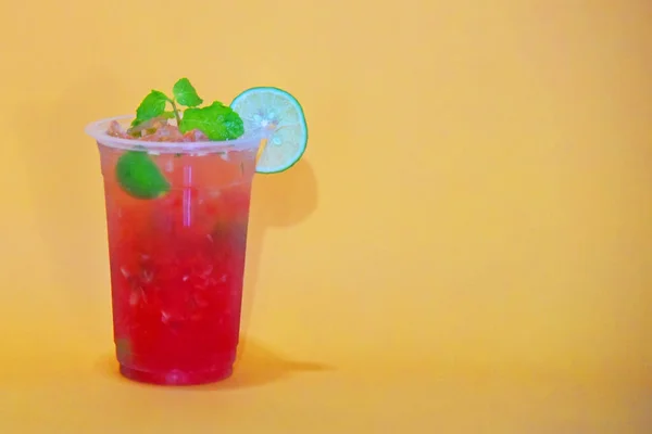 Anguria Mojito Mocktail Isolato Sfondo Colore — Foto Stock