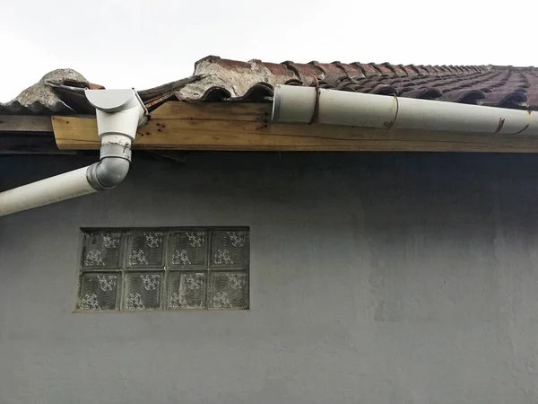 Wodociąg Deszczowy Zbudowany Domu — Zdjęcie stockowe