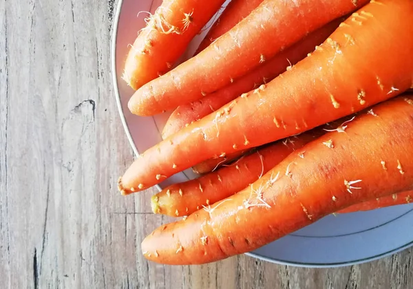 Growing Carrots Placed Brown Wooden Background — ストック写真