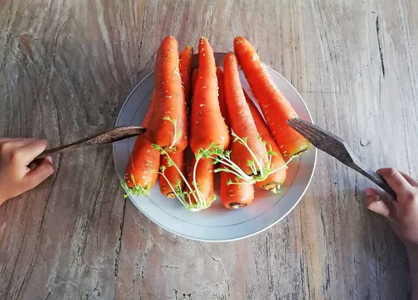 Growing Carrots Placed Brown Wooden Background — ストック写真