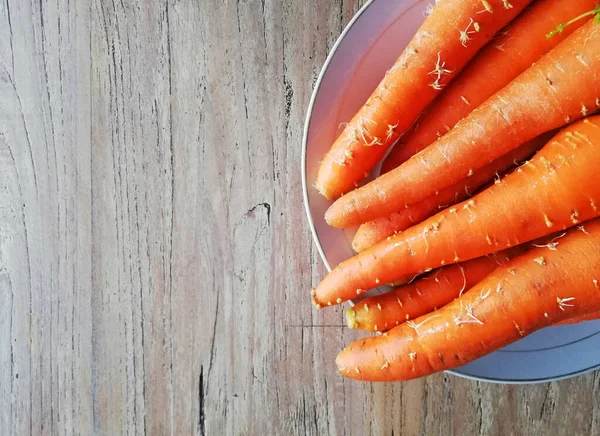 Growing Carrots Placed Brown Wooden Background — ストック写真