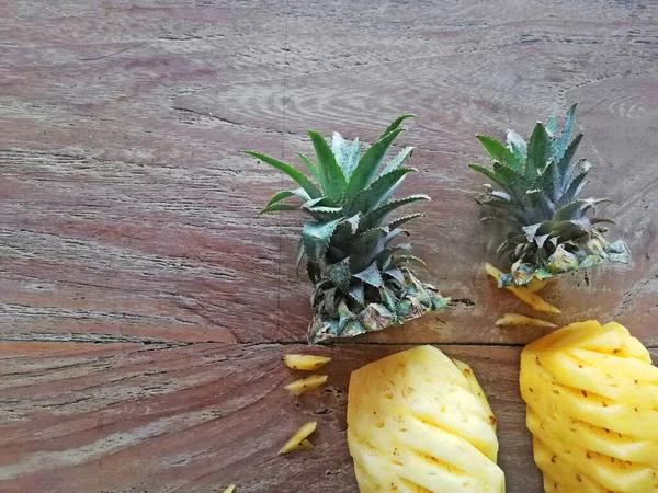 Cuted Opened Pineapple Placed Brown Wooden Background — Zdjęcie stockowe