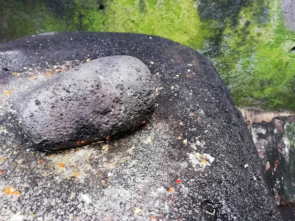 传统的巴厘印度尼西亚香料搅拌器 由天然石料制成 在附近 — 图库照片