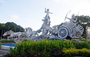 Bali, Endonezya - 10 Mayıs 2022: Kuta, Denpasar 'ın Bali kentinde gün içinde 