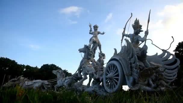 Bali Indonesia May 2022 Beautiful Statue Kuta Denpasar City Bali — стоковое видео