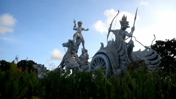 Bali Indonesia May 2022 Beautiful Statue Kuta Denpasar City Bali — стоковое видео