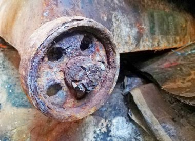 Metal tekerleğin eski paslı dokusu yakın çekim