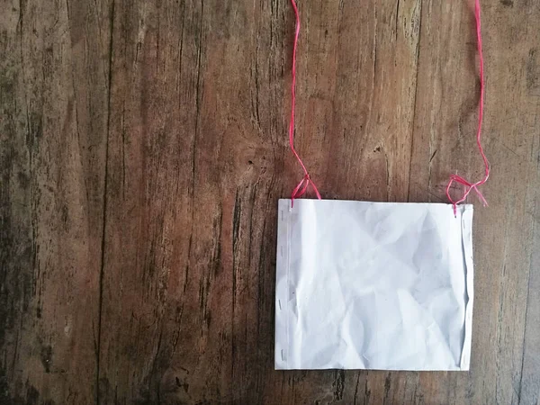 Handgemachte Papiertüte Platziert Auf Braunem Holzgrund — Stockfoto