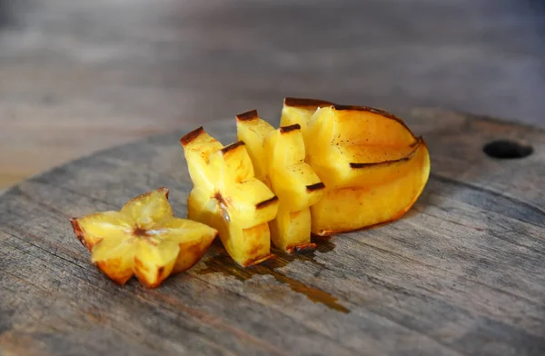 Fruta Estrella Podrida Sobre Fruta Madura Color Amarillo Colocada Sobre — Foto de Stock