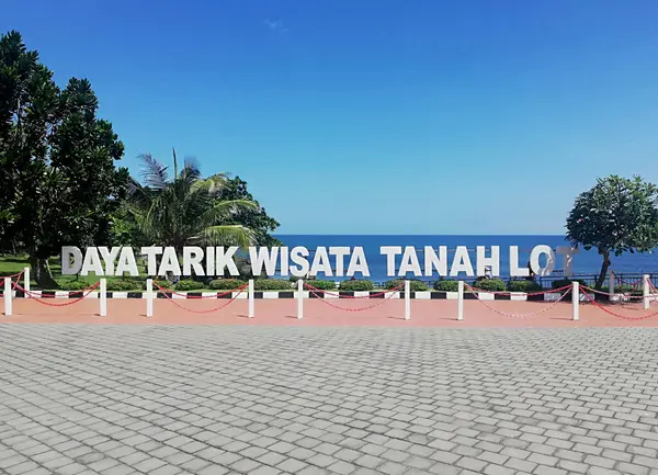 Sign Tanah Lot Temple White Color Blue Sky Background — Stockfoto