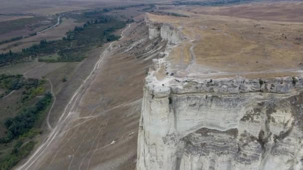 Roca Blanca Parte Movimiento Directo Sobre Acantilado Una Roca Arenisca — Vídeo de stock