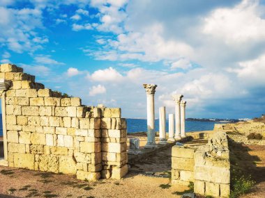 Antik Yunan tapınağının kalıntıları. Chersonesus Tauride, Kırım yarımadasında yer alan antik bir Yunan kentidir. Kievan Rusçasının Hıristiyanlık Beşiği.