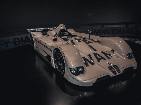 BMW Müzesi, BMW teknolojisinin Munichexcellent sergisi. Eşsizlikler ve modern teknolojiler. Arabalar, motosikletler ve daha fazlası..