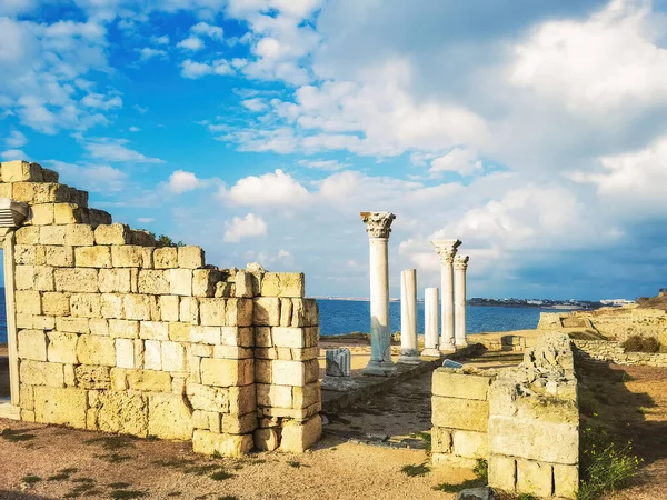 Antik Yunan tapınağının kalıntıları. Chersonesus Tauride, Kırım yarımadasında yer alan antik bir Yunan kentidir. Kievan Rusçasının Hıristiyanlık Beşiği.