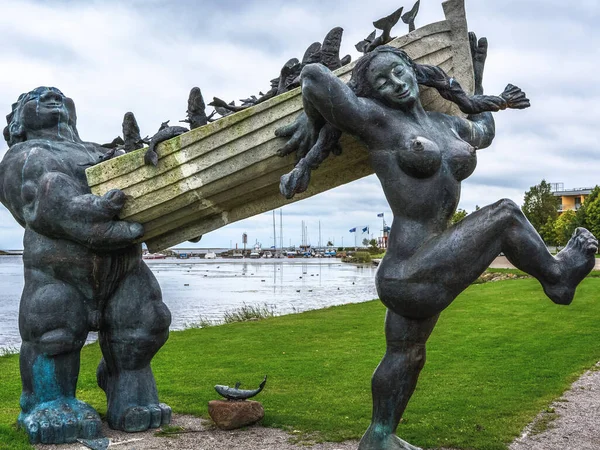 Big Tll His Wife Piret Sculpture Dedicated Heroes Estonian Epic — Foto Stock
