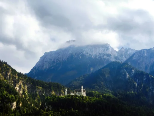 Château Neuschwanstein Château Dans Les Montagnes Bavière Château Montagne Avec Image En Vente