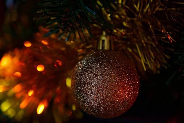 Christmas Tree Toy Shiny Ball Close Shallow Depth Field — Stock Photo, Image